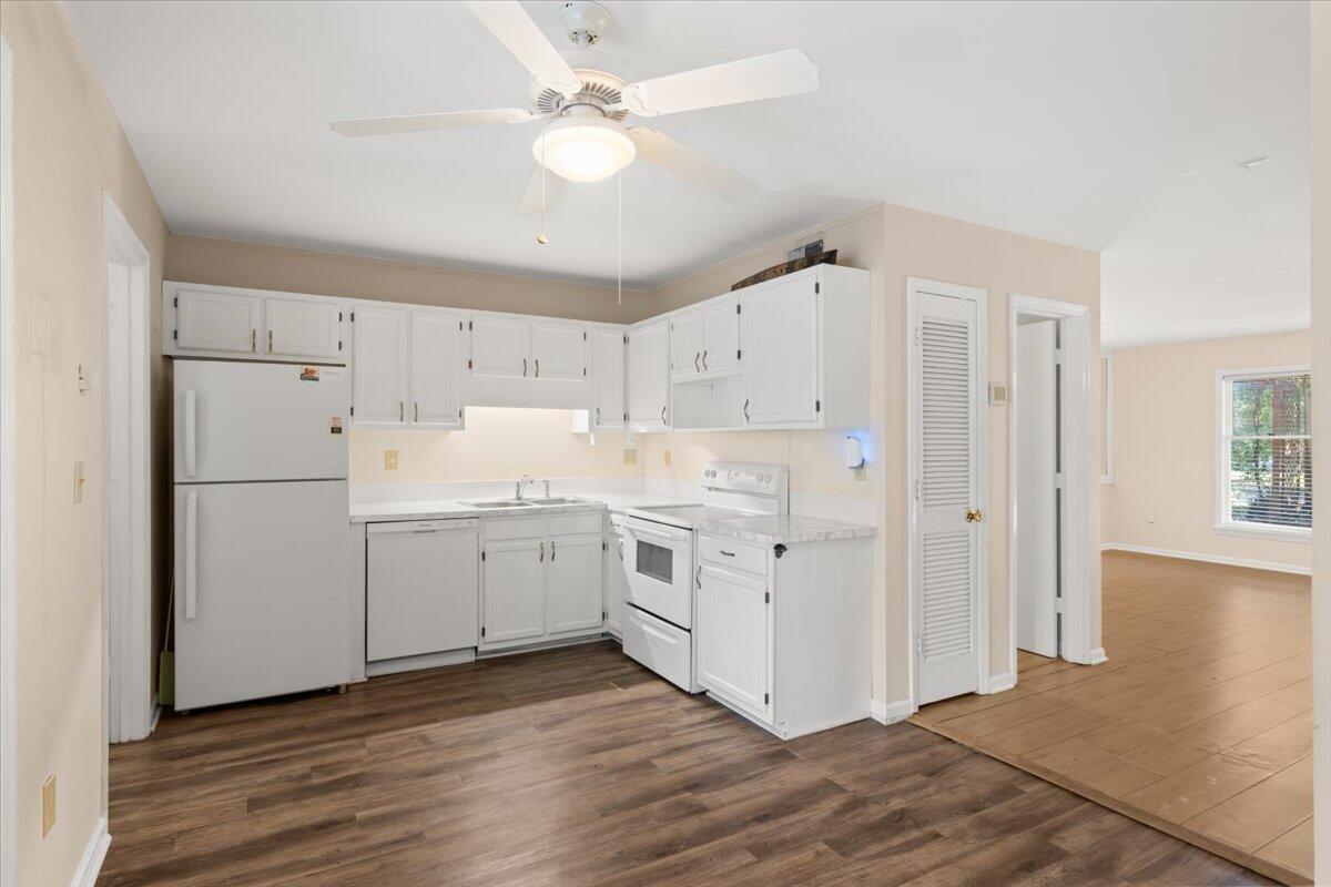 1383 Camp Road, Unit C Charleston, SC 29412 - Photo 11 of 43 Kitchen and eat-in