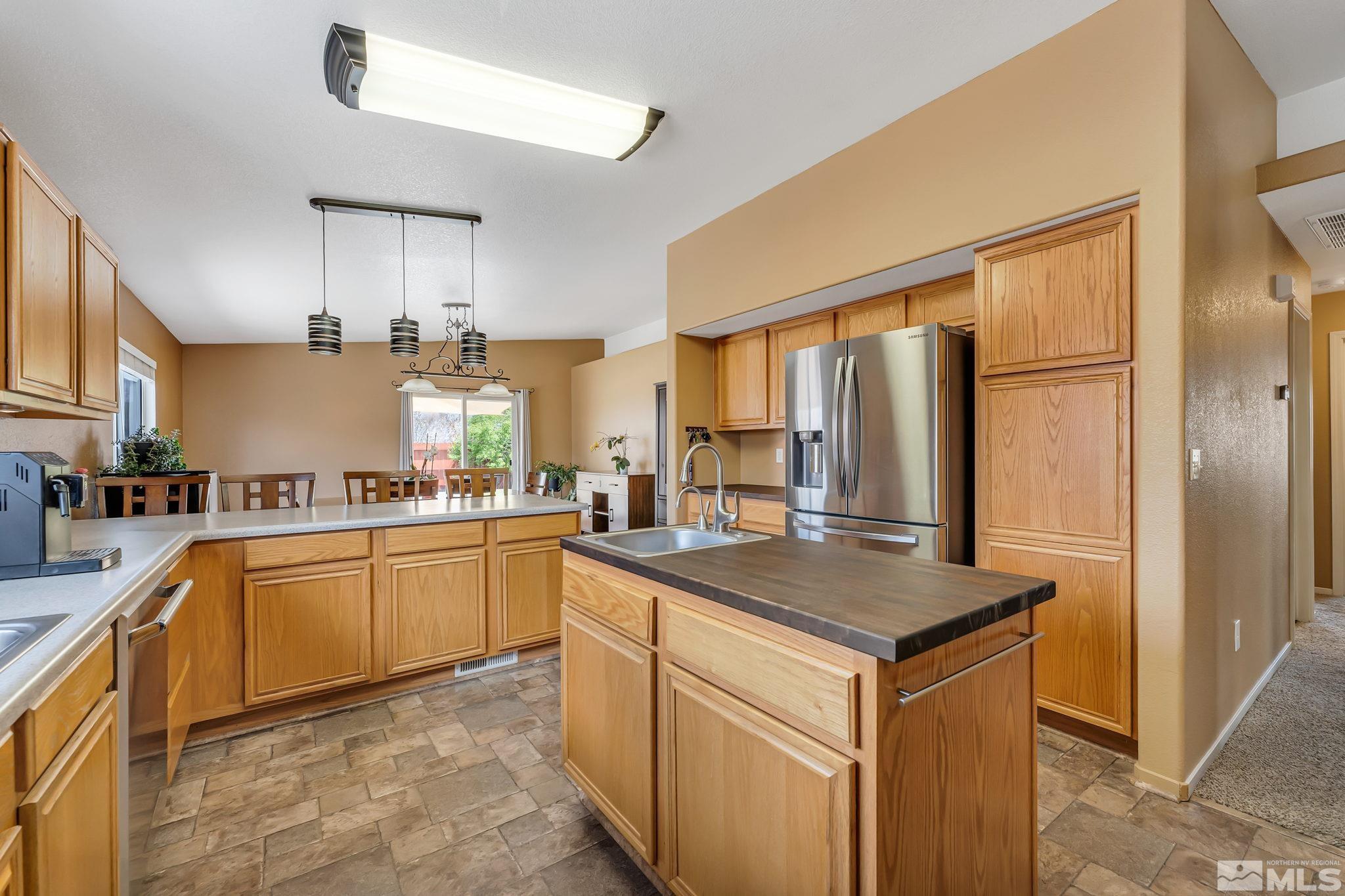 17635 Georgetown Court Reno, NV 89508 - Photo 8 of 38 Photo 8
