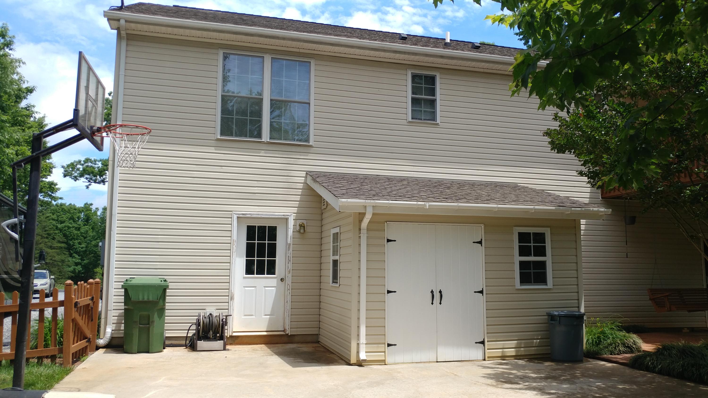3997 Diamond Hill Road Moneta, VA 24121 - Photo 4 of 42 Back of house