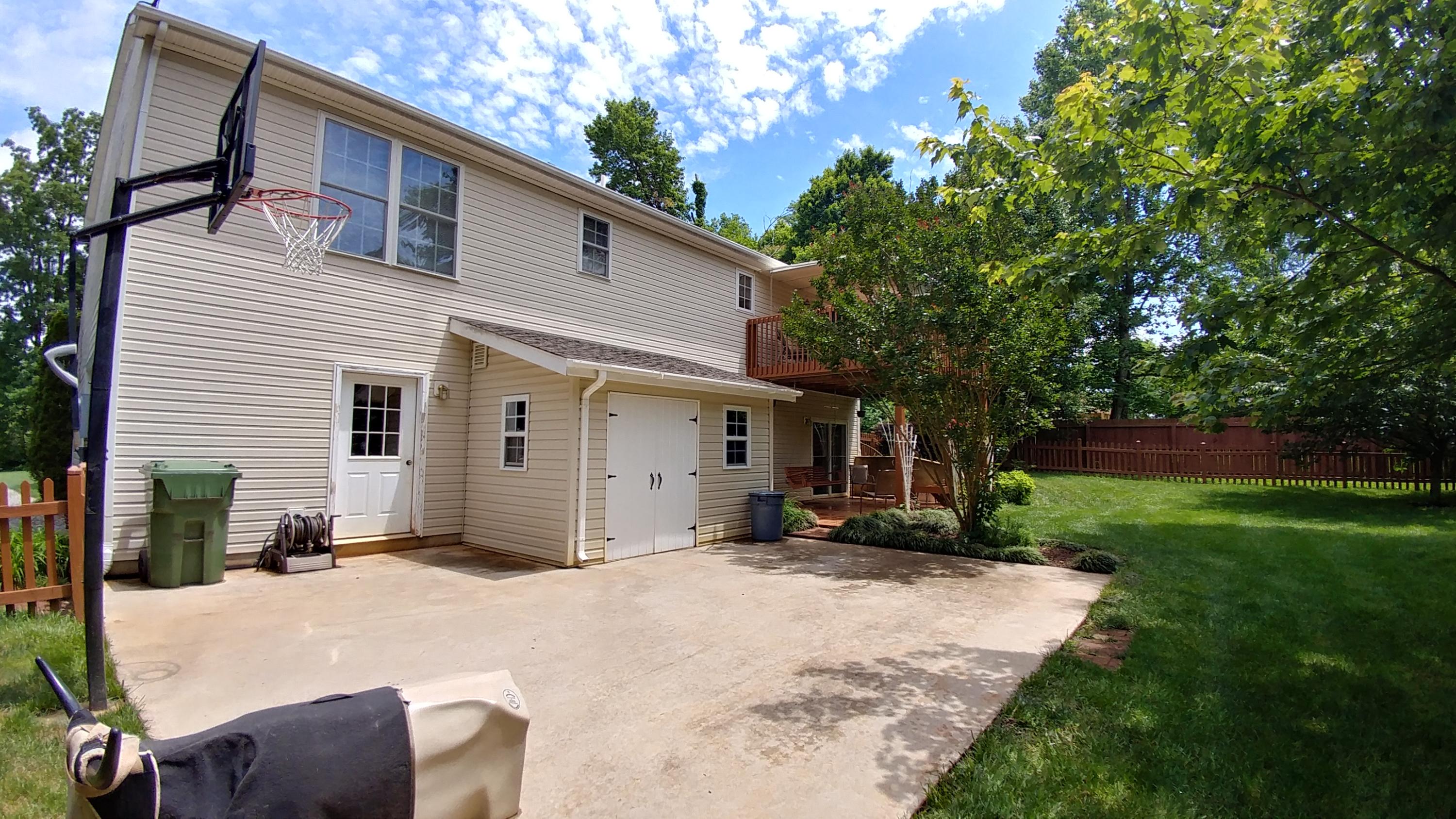 3997 Diamond Hill Road Moneta, VA 24121 - Photo 5 of 42 Back of house