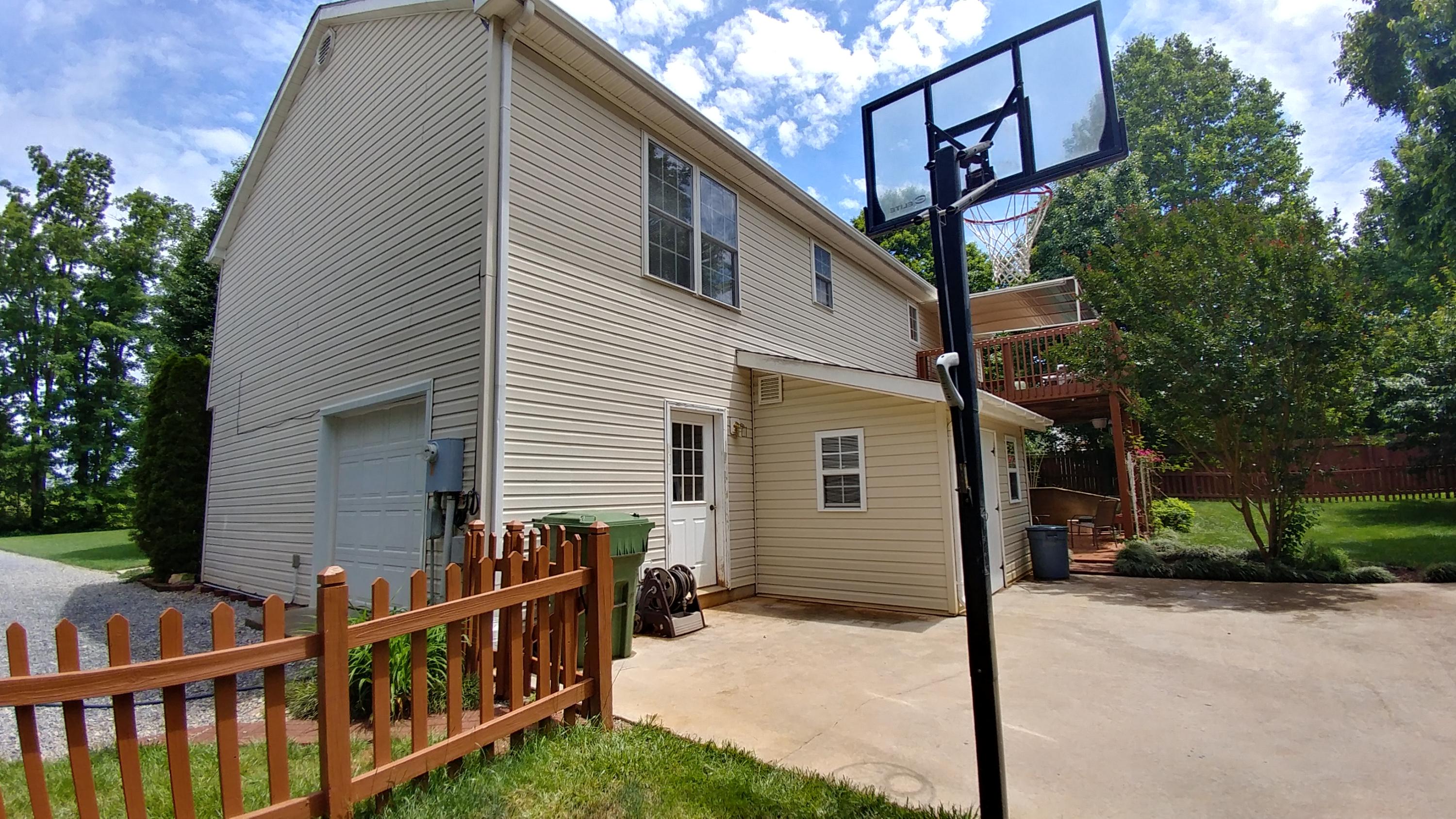 3997 Diamond Hill Road Moneta, VA 24121 - Photo 6 of 42 Back of house