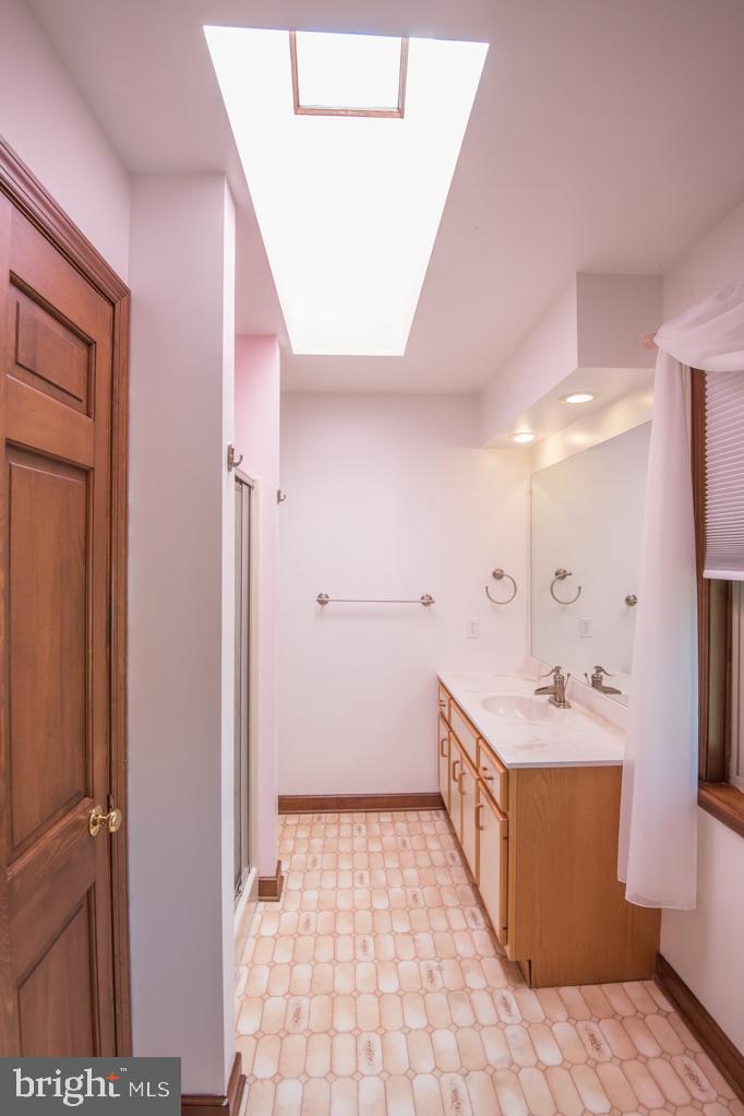 368 Koser Road Lititz, PA 17543 - Photo 29 of 43 Second Floor Suite Full Bath
