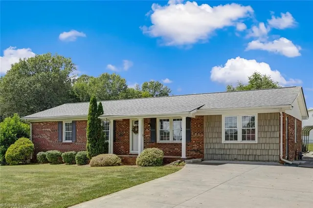 $259,900 | 122 Legrande Drive, Eden, NC 27288