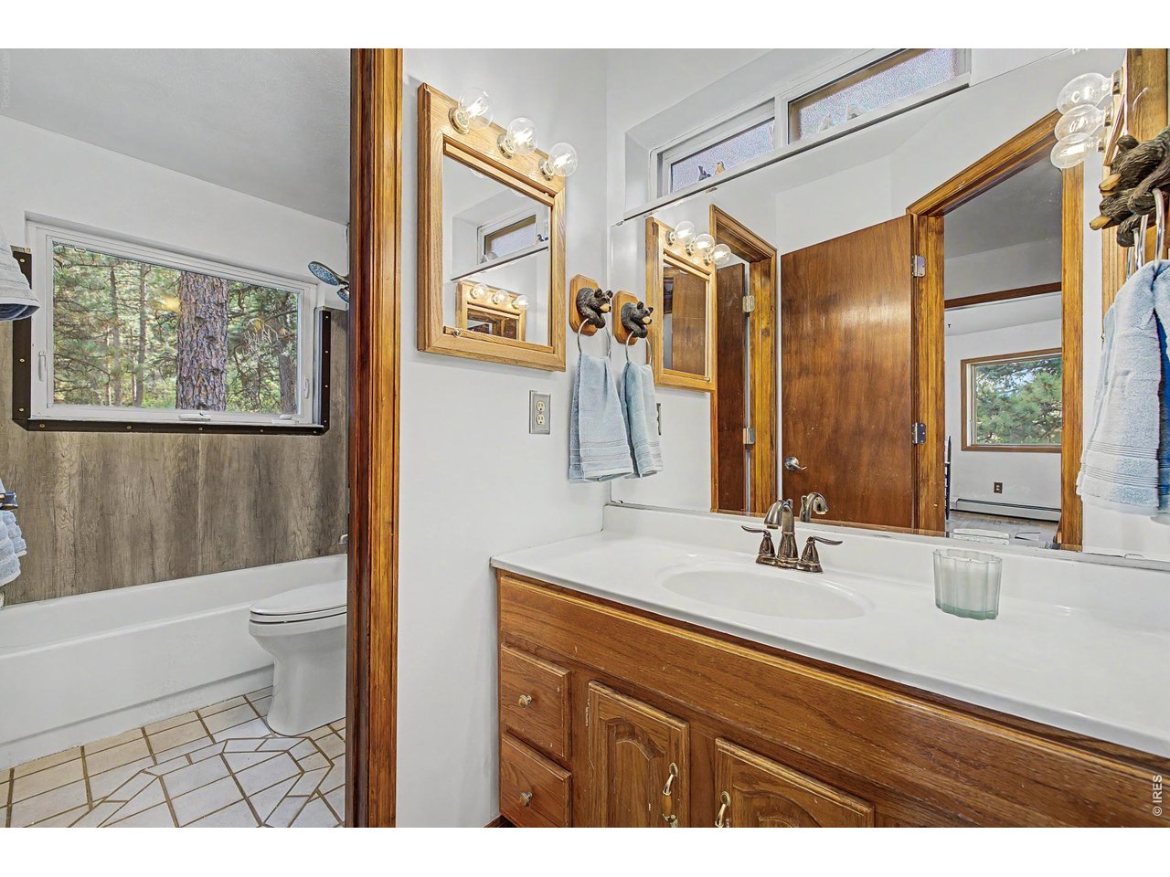 208 Packer Gulch Road Boulder, CO 80302 - Photo 20 of 41 Full Bathroom off Primary BR