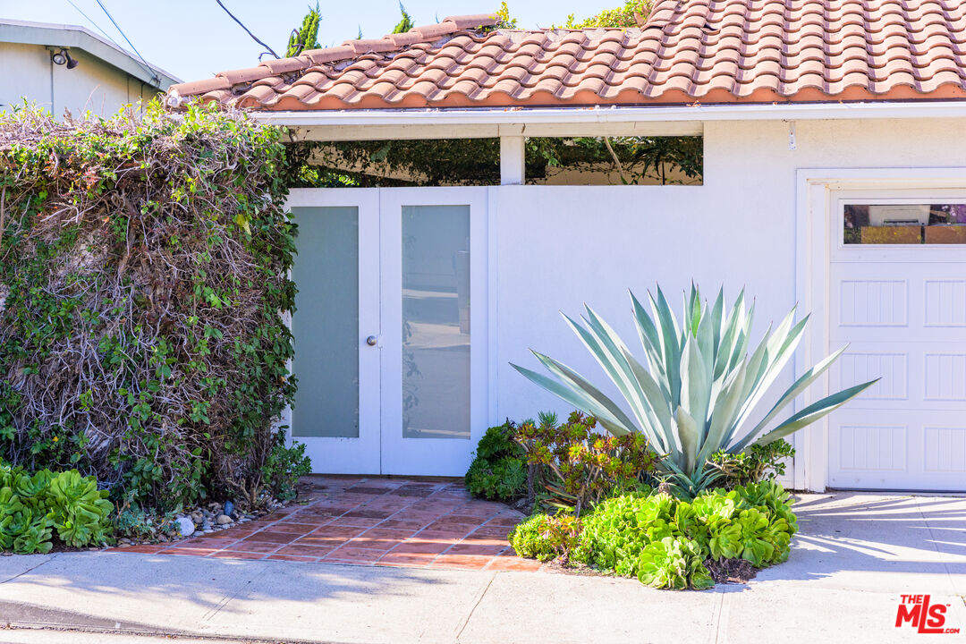 241 Rees Street Playa del Rey, CA 90293 - Photo 2 of 24