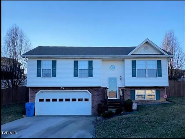 $1,950 | 1121 Meadow Creek Lane, Unit 19, Jonesborough, TN 37659