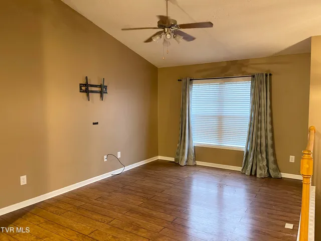 $1,950 | 1121 Meadow Creek Lane, Unit 19, Jonesborough, TN 37659