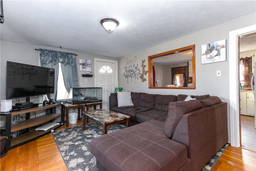 120 Beacon Avenue Woonsocket, RI 02895 - Photo 9 of 28 120 Beacon Living Room