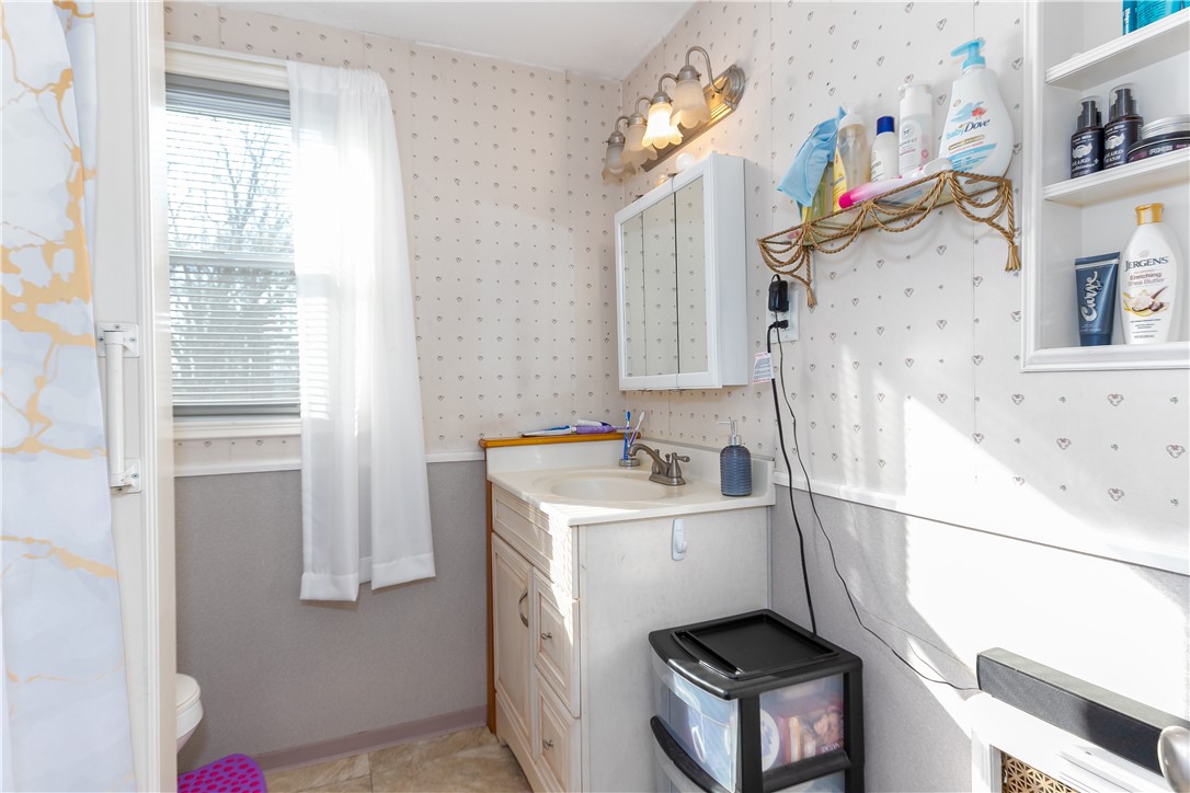 120 Beacon Avenue Woonsocket, RI 02895 - Photo 7 of 28 120 Beacon Full Bath