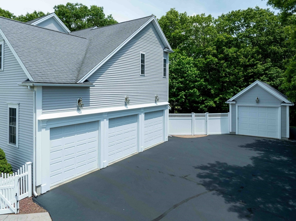 17 Dudley Road Mendon, MA 01756 - Photo 5 of 39