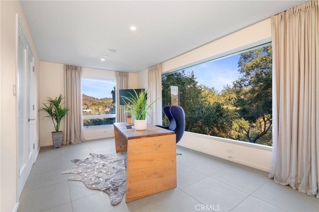 9716 Oak Pass Road Beverly Hills, CA 90210 - Photo 32 of 63