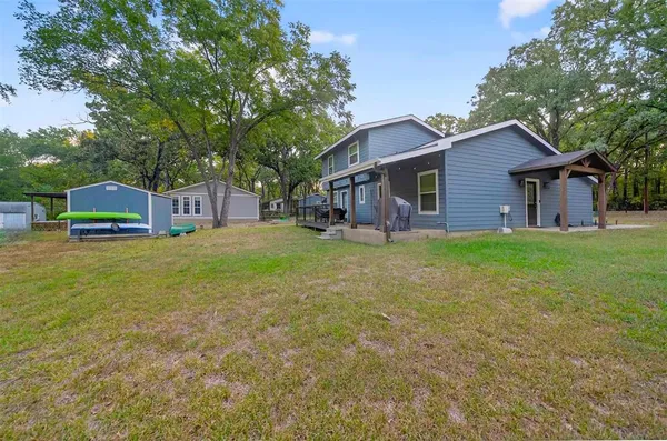 a view of a house with a backyard