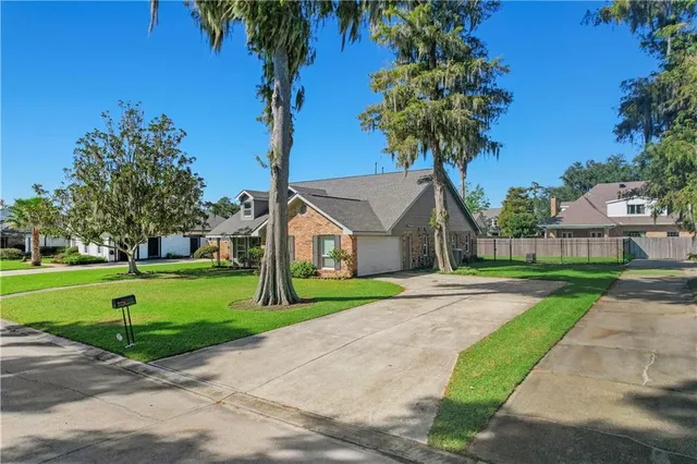$449,000 | 31 East Woodlawn Drive, Destrehan, LA 70047