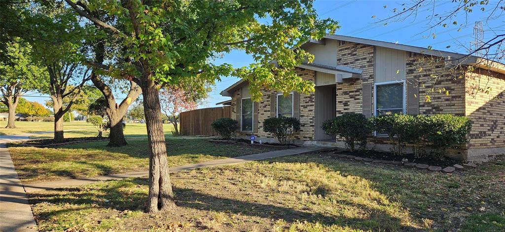 1900 Apple Valley Road Plano, TX 75023 - Photo 2 of 32 a view of a house with snow on the tree