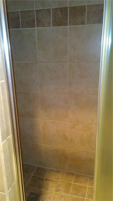 1900 Apple Valley Road Plano, TX 75023 - Photo 23 of 32 a bathroom with a shower