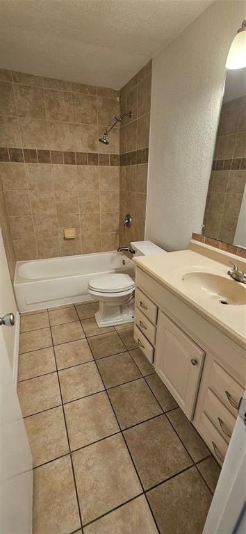 1900 Apple Valley Road Plano, TX 75023 - Photo 31 of 32 a bathroom with a sink and a bathtub