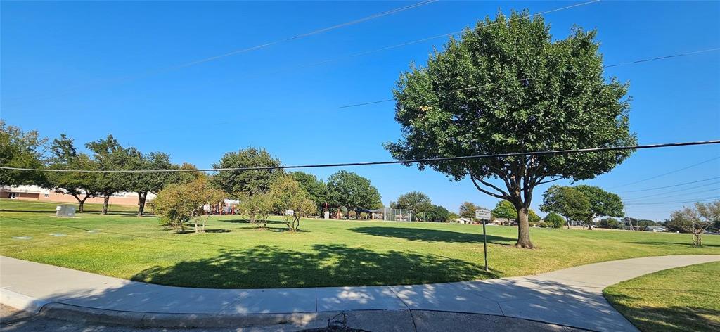 1900 Apple Valley Road Plano, TX 75023 - Photo 10 of 32 a park with lots of trees and plants