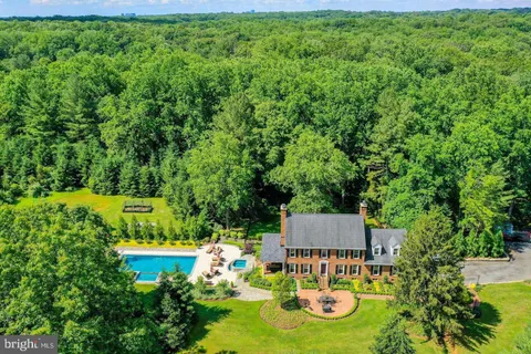 $2,400,000 | 10712 Creamcup Lane, Great Falls, VA 22066