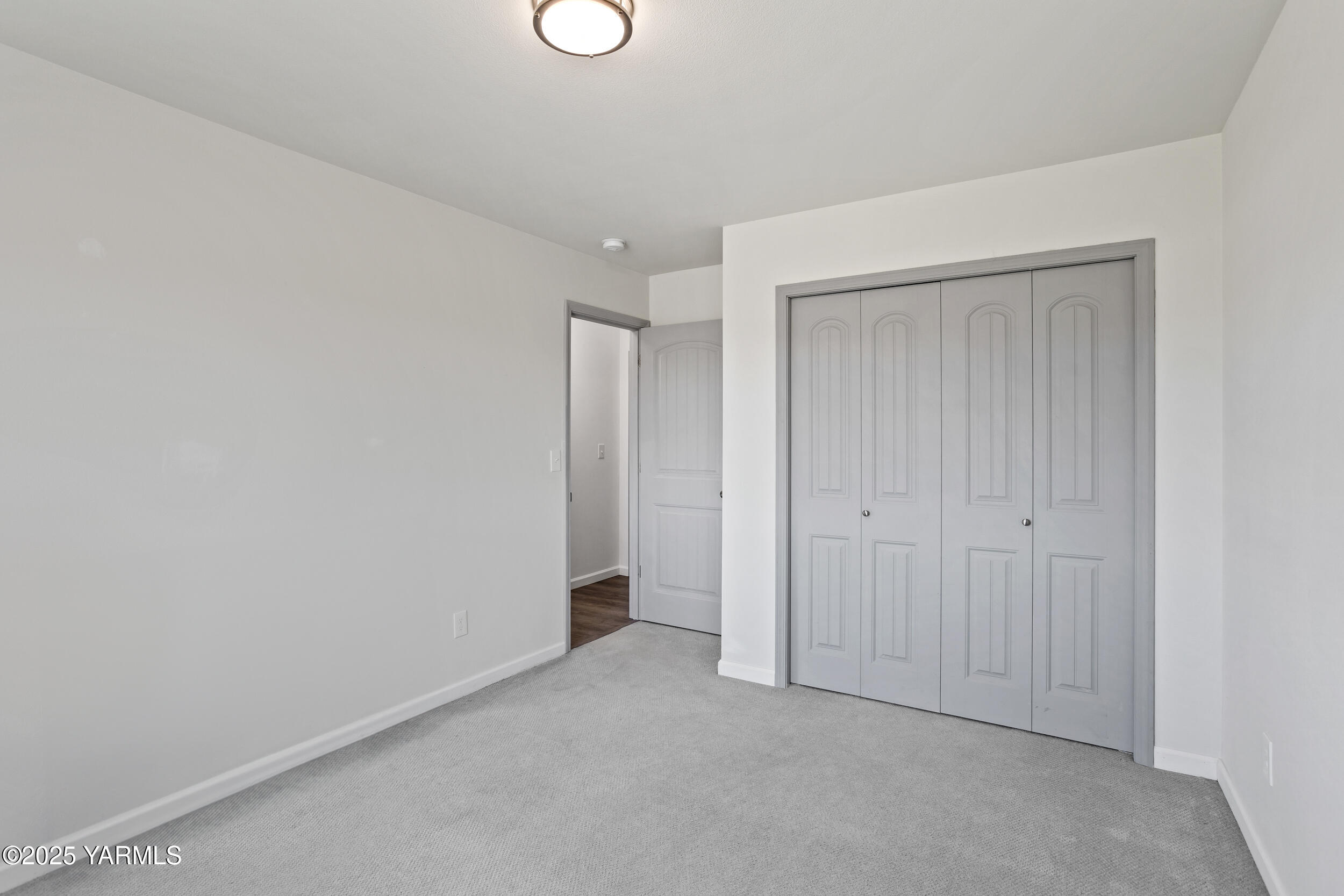 3485 Selah Loop Road Selah, WA 98942 - Photo 19 of 38 a view of an empty room