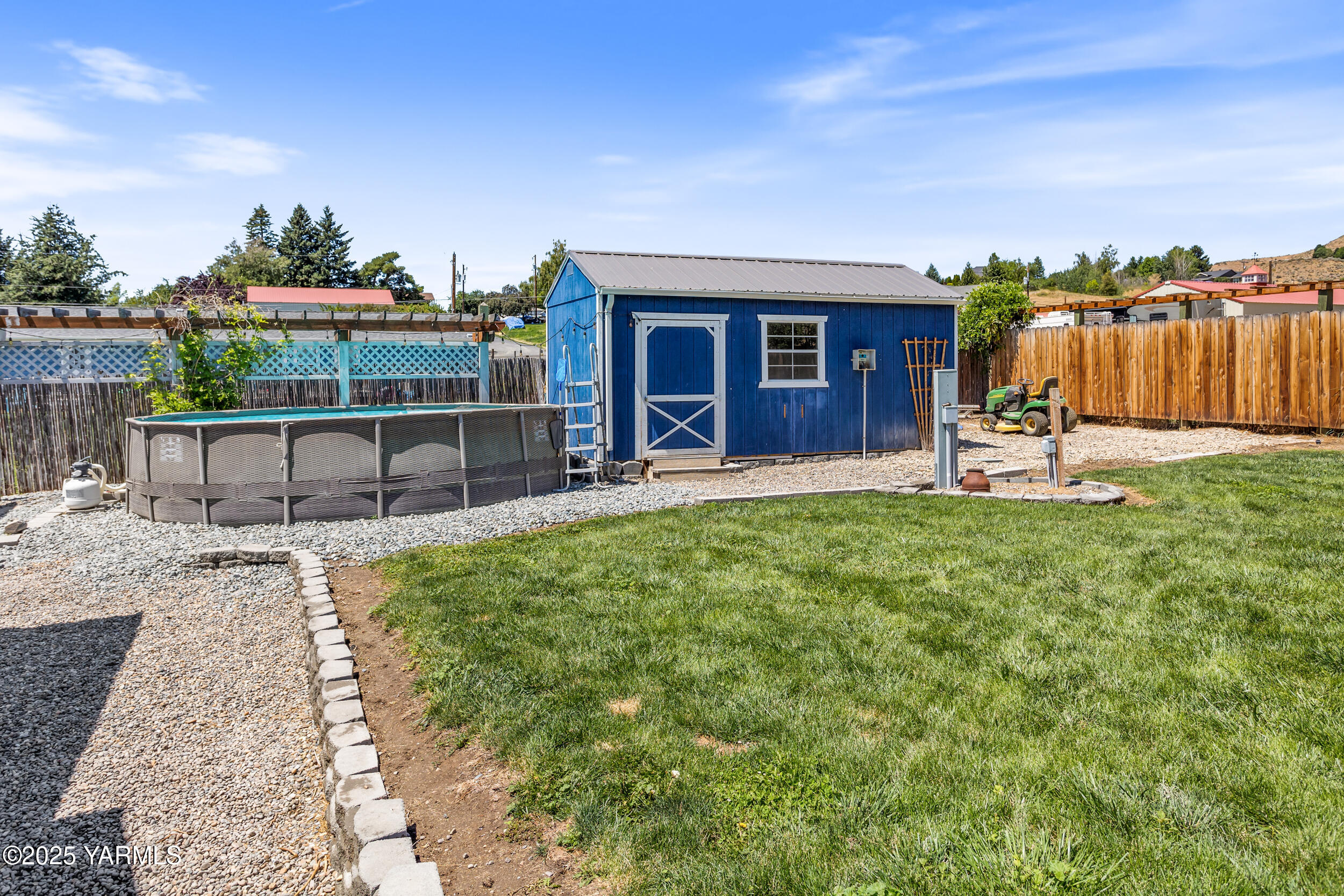 3485 Selah Loop Road Selah, WA 98942 - Photo 32 of 38 a view of a chairs and table in backyard