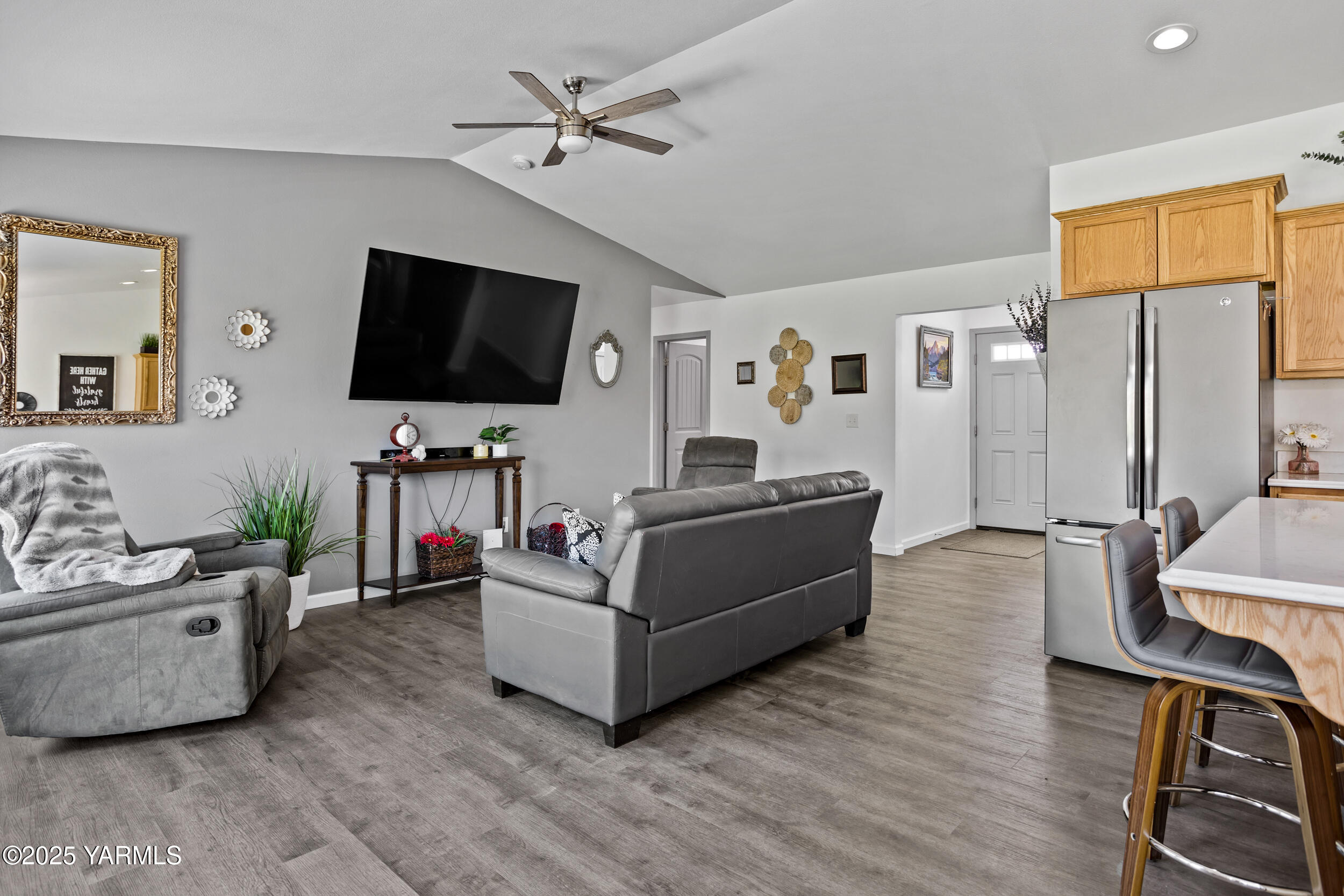 3485 Selah Loop Road Selah, WA 98942 - Photo 4 of 38 a living room with furniture and a flat screen tv