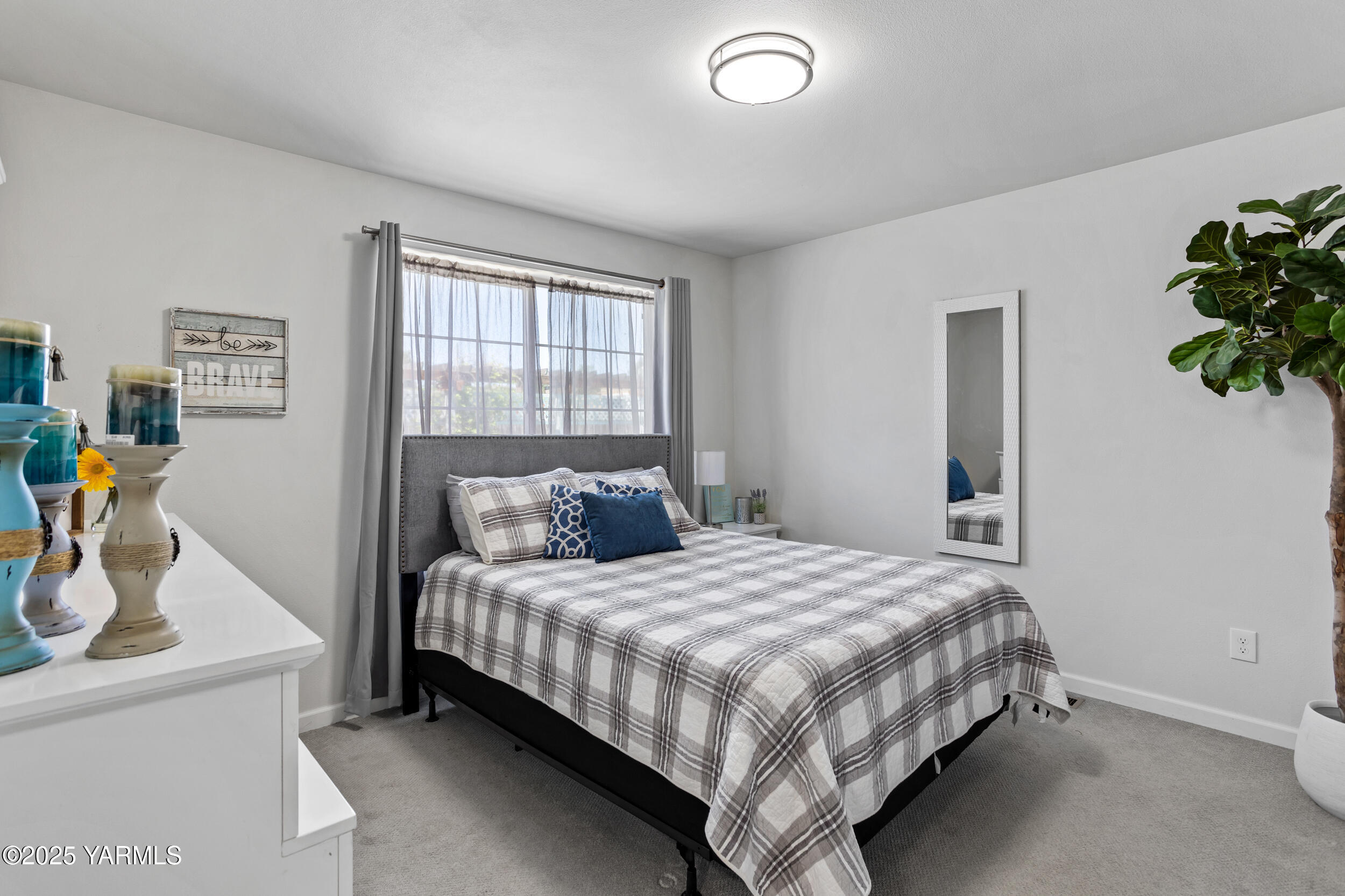 3485 Selah Loop Road Selah, WA 98942 - Photo 10 of 38 a bedroom with a bed and a dresser