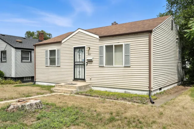 a view of a house with a yard and garage