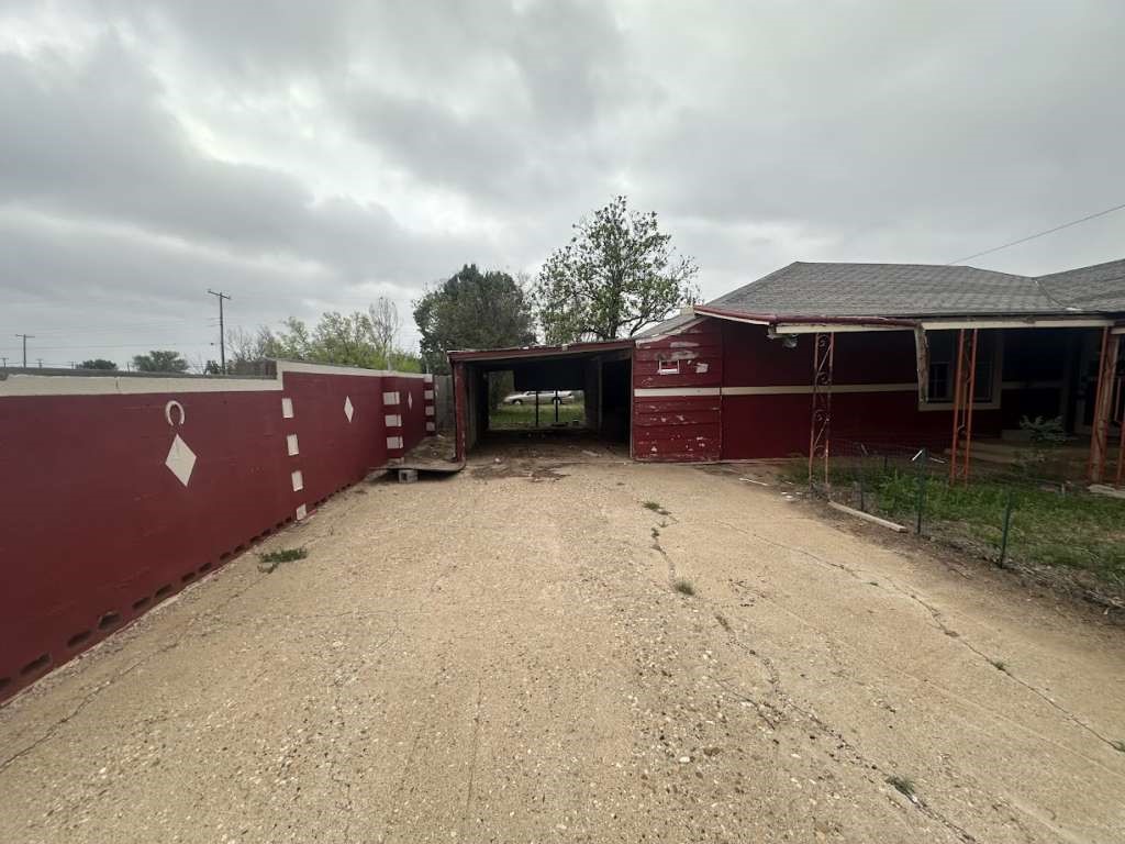 516 East Madison Street Lubbock, TX 79403 - Photo 1 of 18 a view of a terrace with a garden