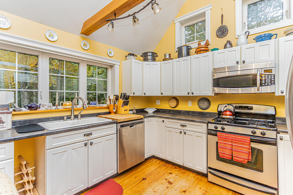 894 Weld Road Wilton, ME 04294 - Photo 4 of 56 1 (24 of 70)
