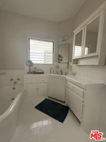 $6,500 | 439 South Sherbourne Drive, Los Angeles, CA 90048