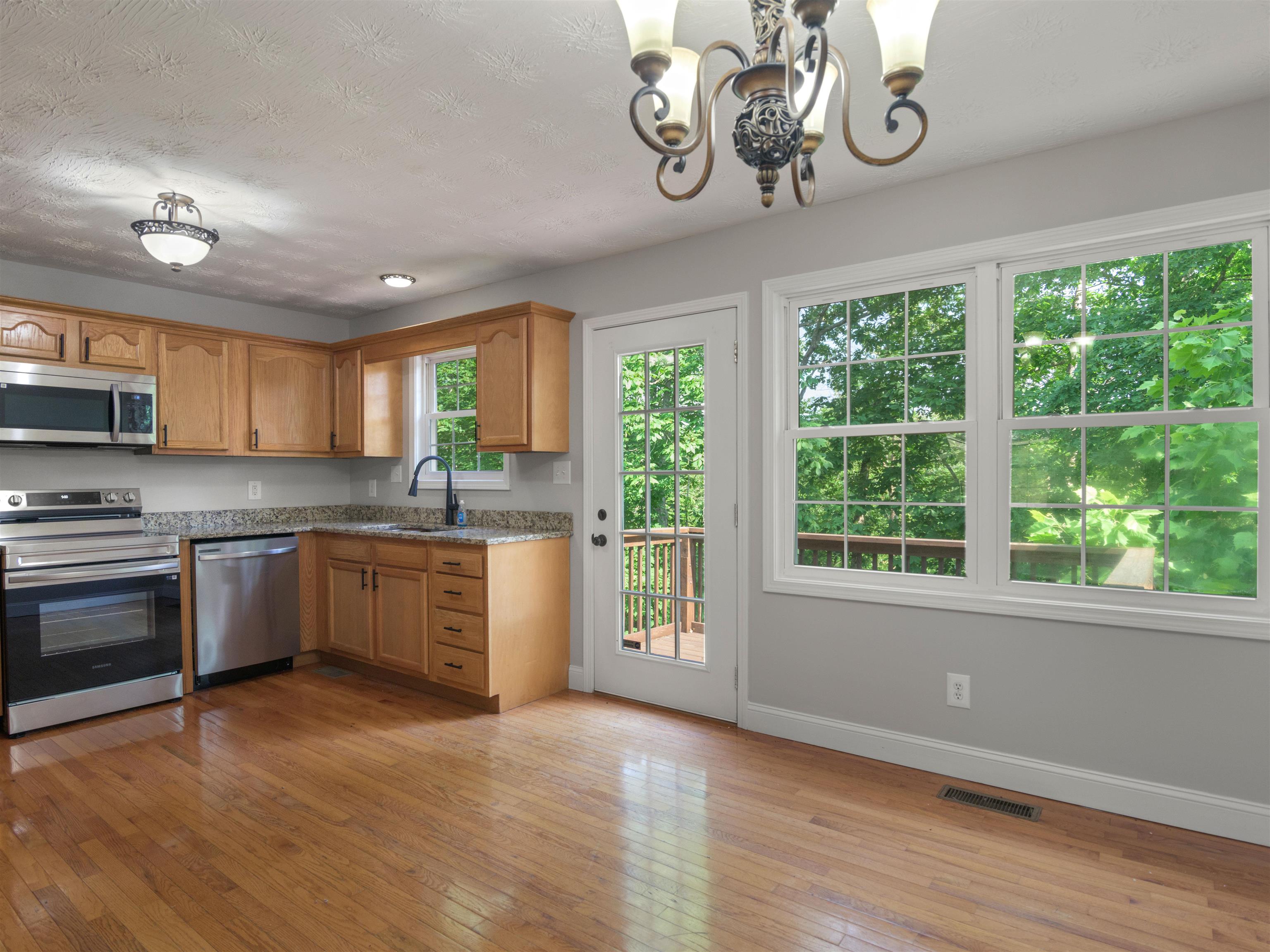 100 Oak Ridge Lane Huntington, WV 25704 - Photo 6 of 27 Gallery Image 6