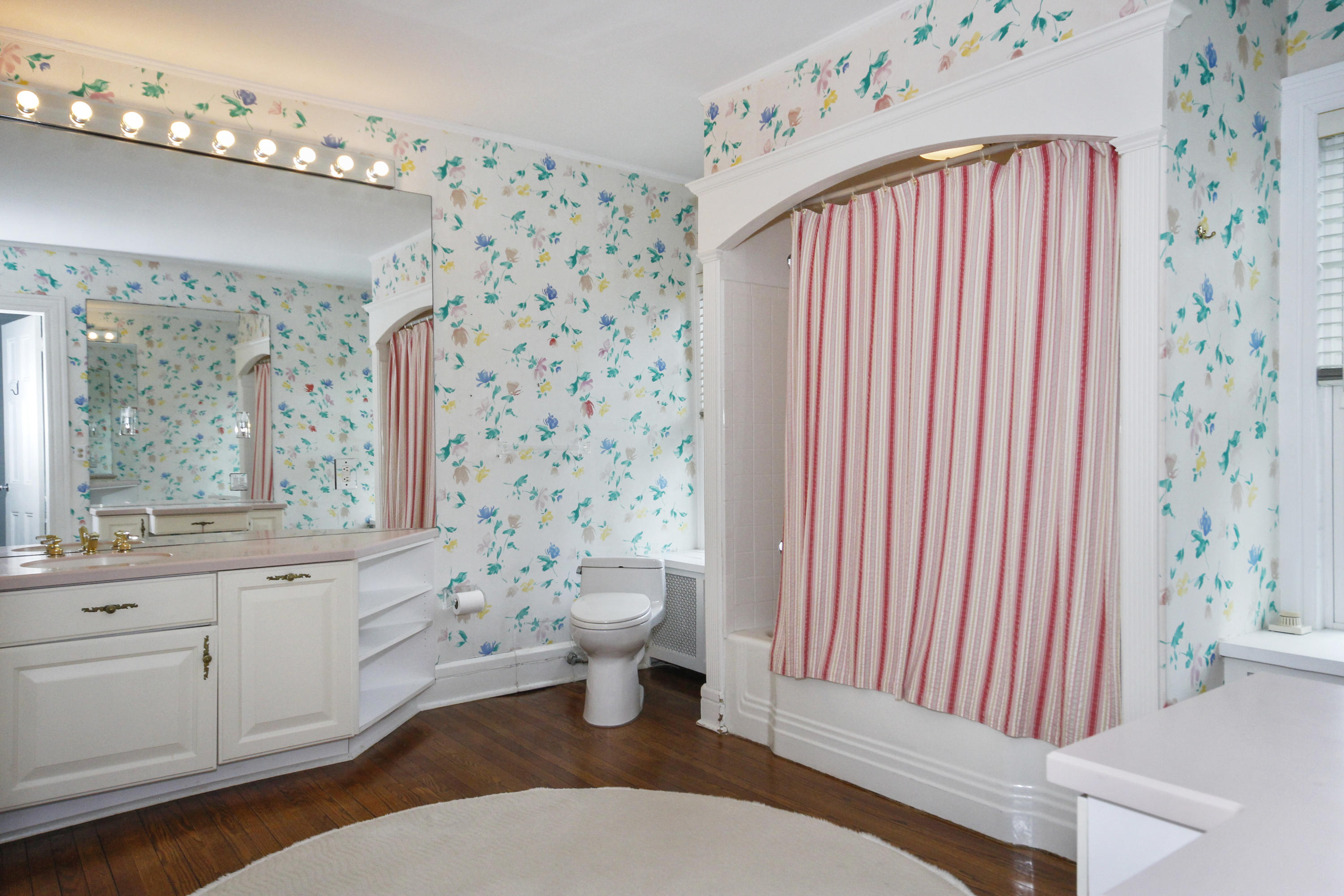 237 Long Neck Point Road Darien, CT 06820 - Photo 19 of 38 a bathroom with a sink toilet and shower