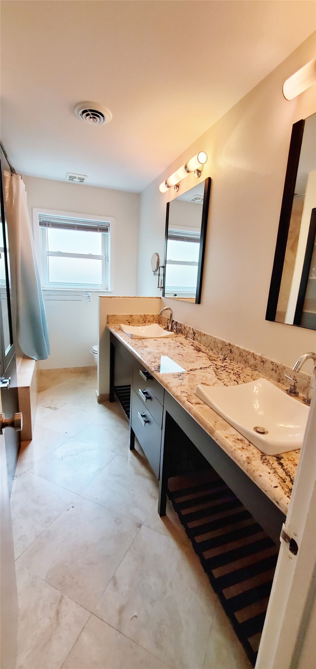 5630 Edith Street Houston, TX 77081 - Photo 23 of 30 Secondary bathroom with double sinks.