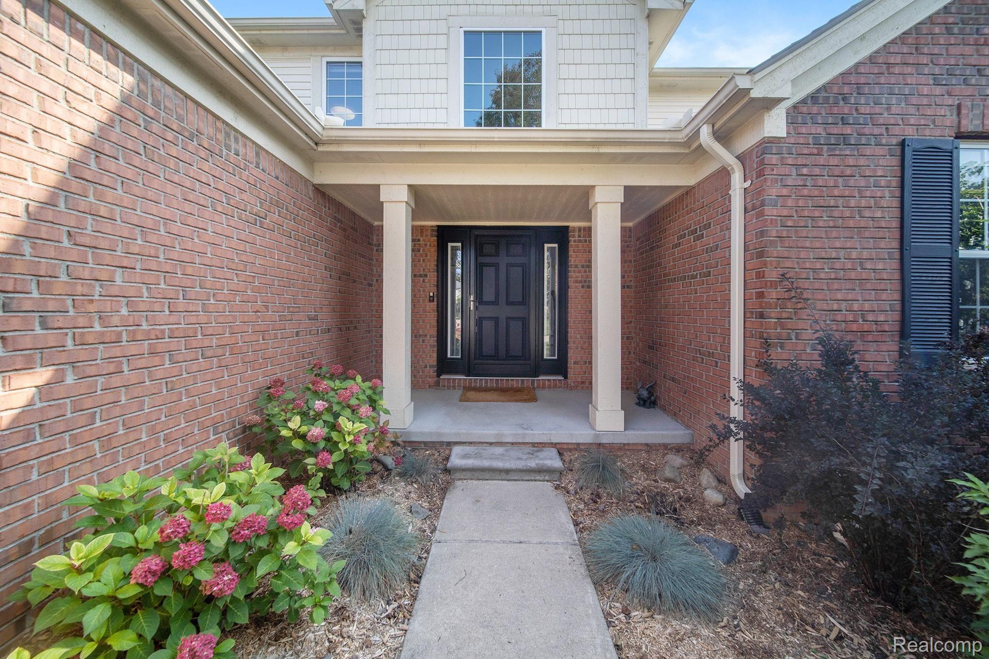 2745 Long Meadow Lane Rochester, MI 48307 - Photo 3 of 38 03.jpg