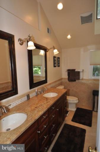 10033 Lawyers Road Vienna, VA 22181 - Photo 26 of 30 Master Bath