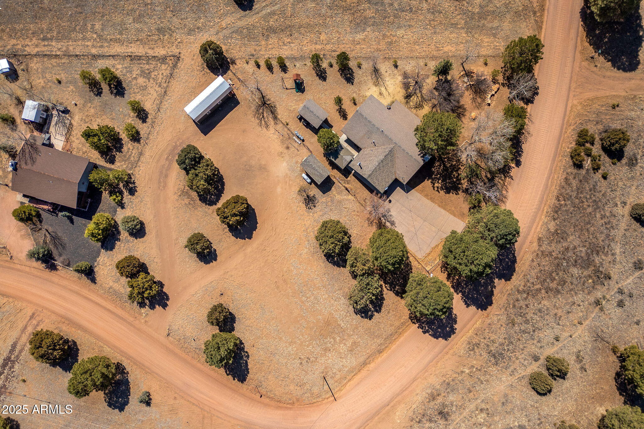 2727 Pine Meadow Drive Overgaard, AZ 85933 - Photo 33 of 34 a view of bathroom sink and tub
