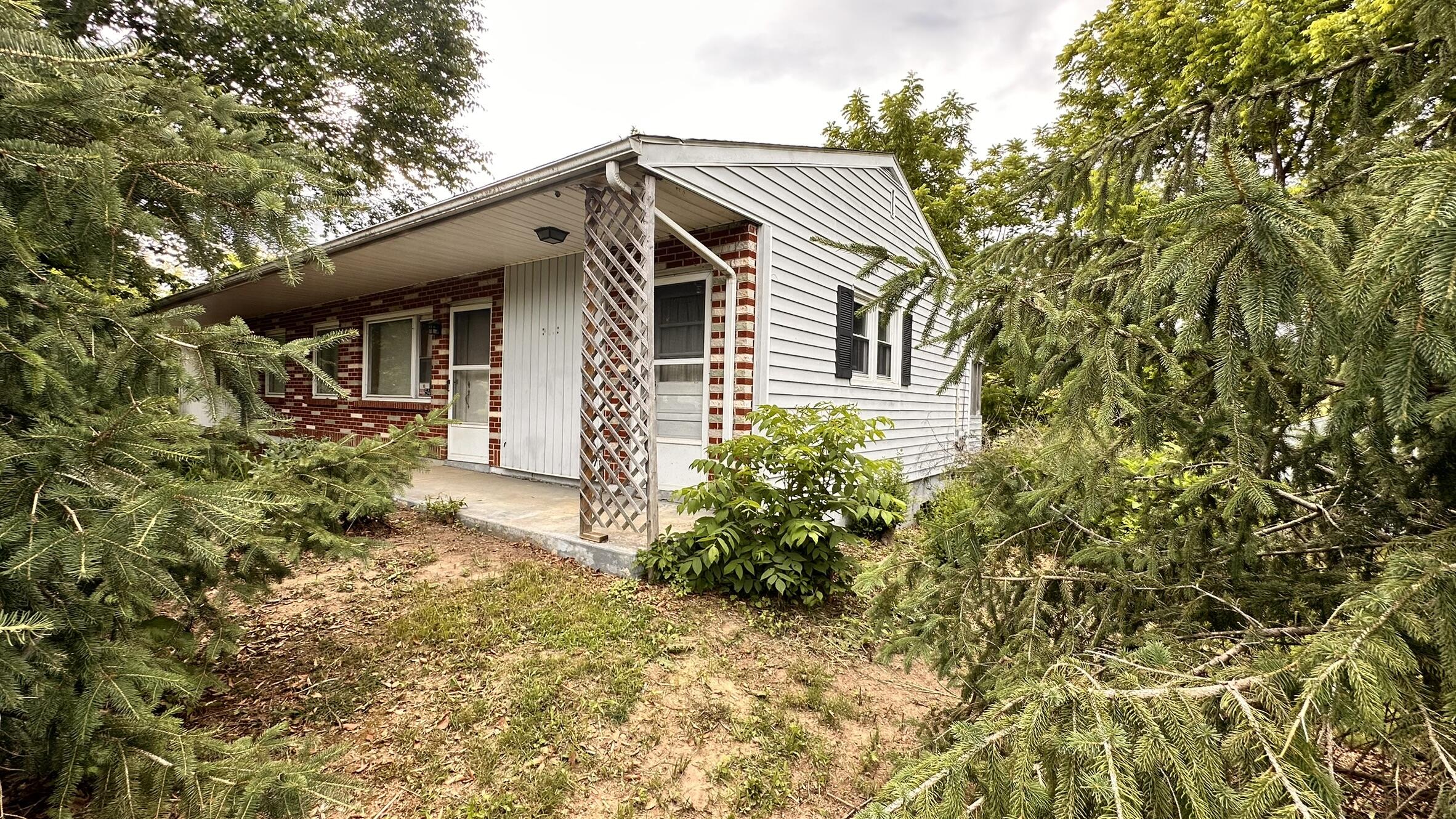 5405 Roanoke Road Troutville, VA 24175 - Photo 4 of 23 Side