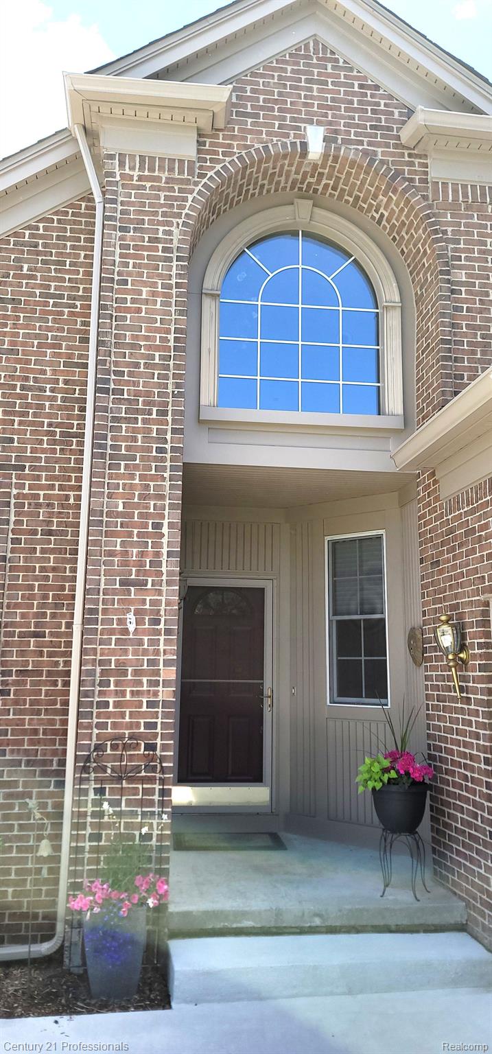 1101 Rock Valley Drive Rochester, MI 48307 - Photo 3 of 41 Main Entrance