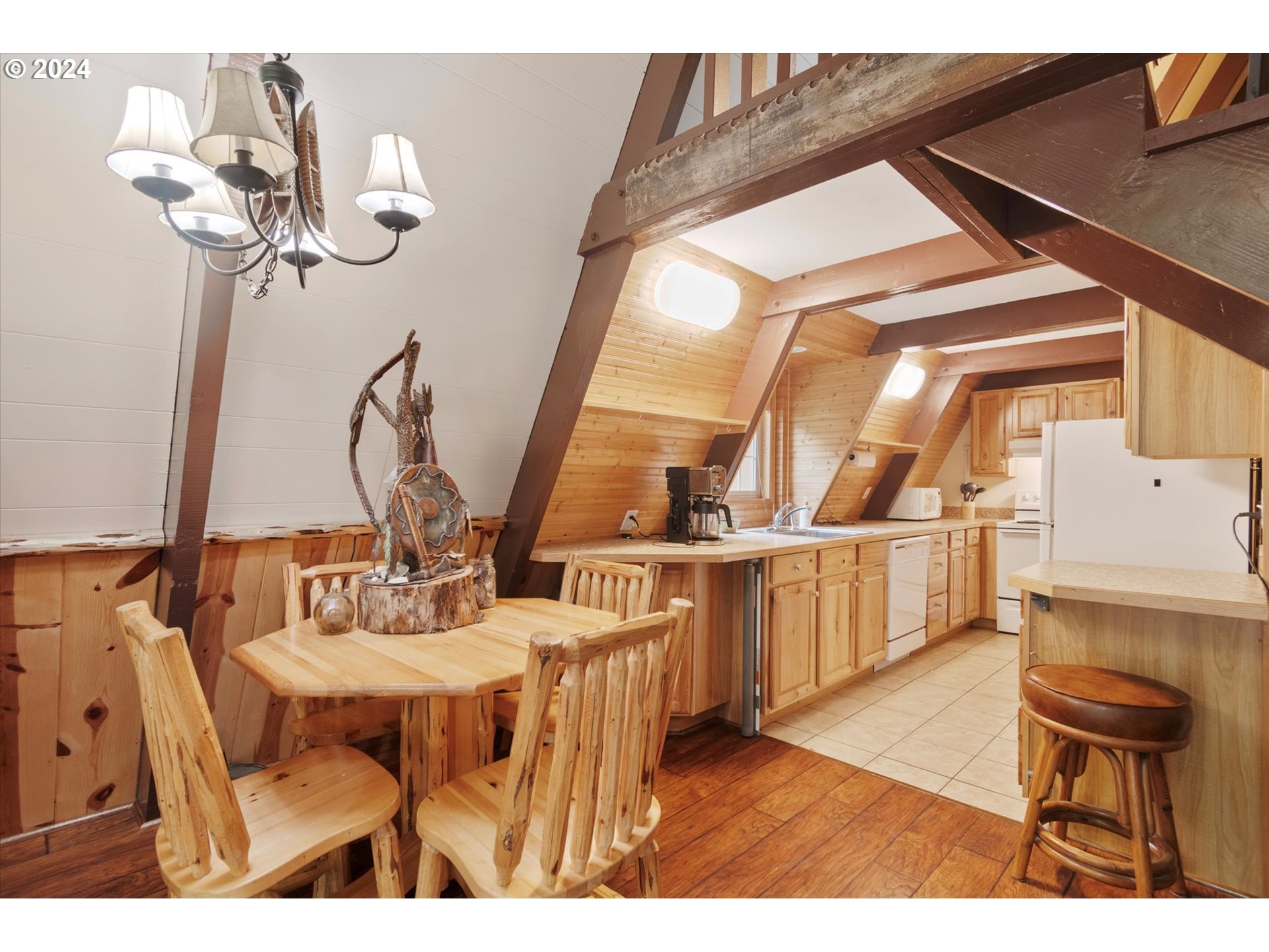 10282 Fieldcrest Drive Birkenfeld, OR 97016 - Photo 8 of 15 Loft