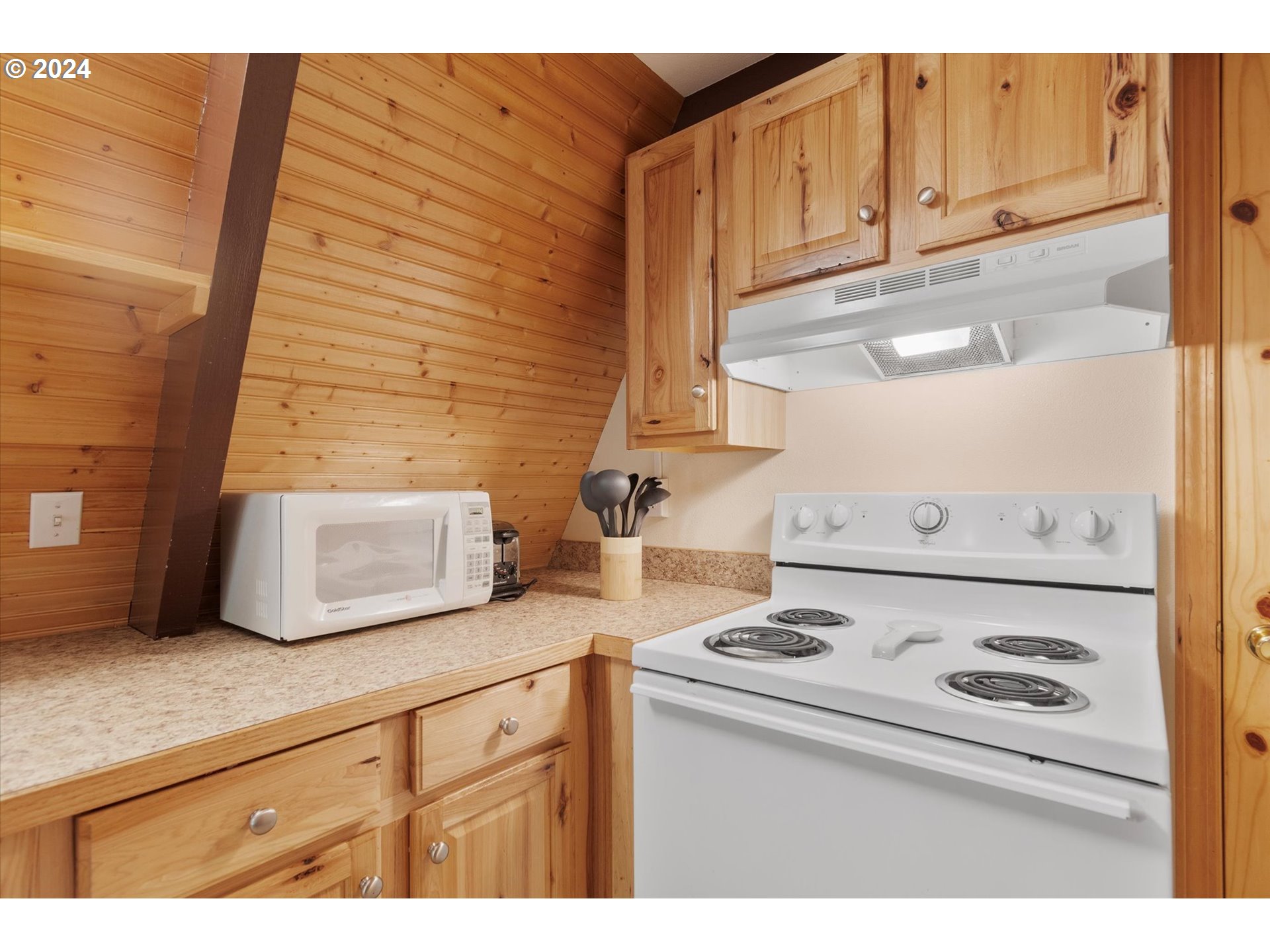 10282 Fieldcrest Drive Birkenfeld, OR 97016 - Photo 10 of 15