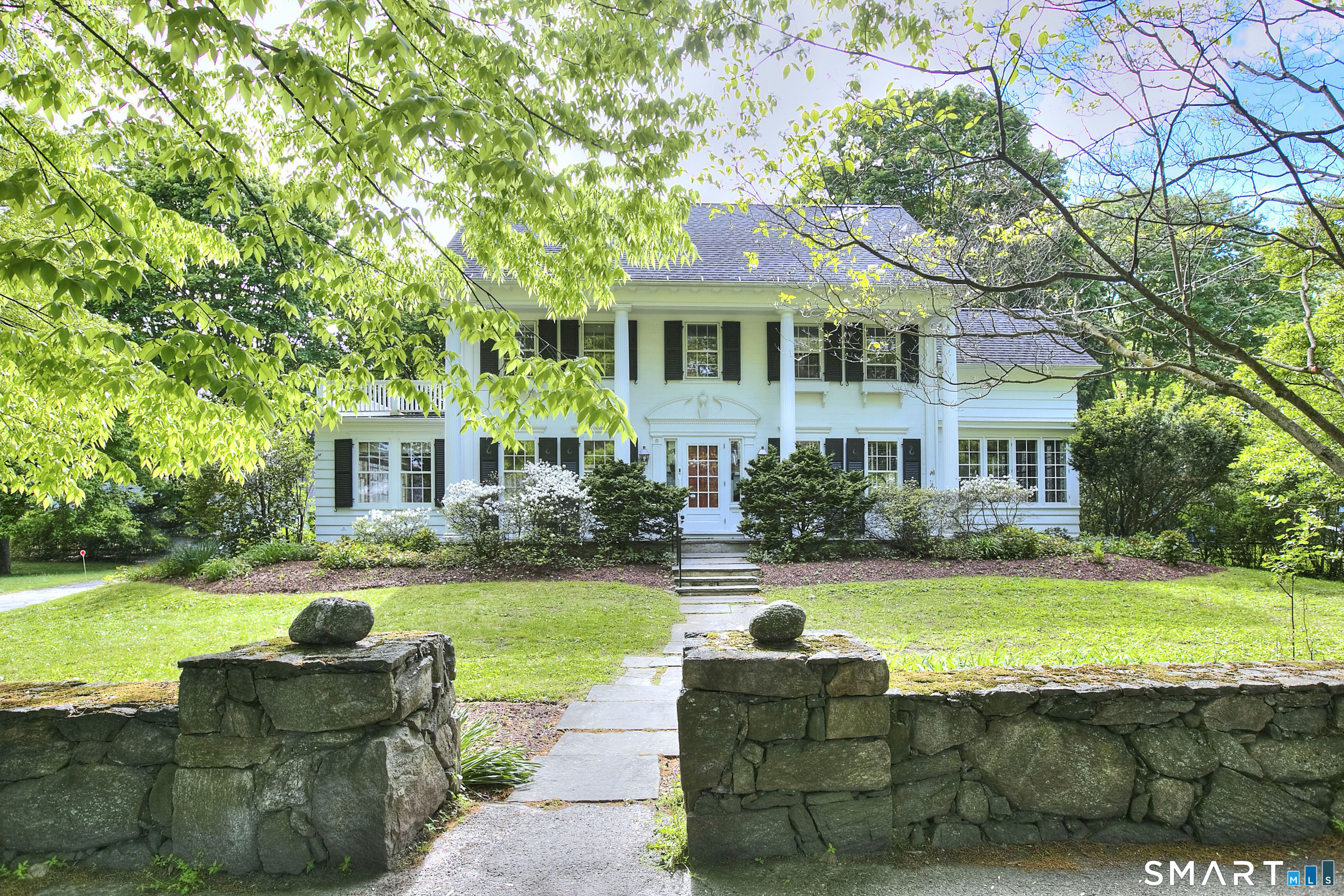 533 North Benson Road Fairfield, CT 06824 - Photo 2 of 40