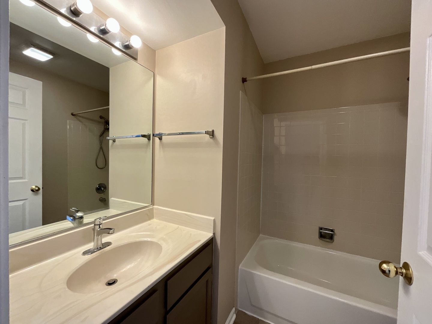 290 Crestview Drive, Unit C Wauconda, IL 60084 - Photo 13 of 14