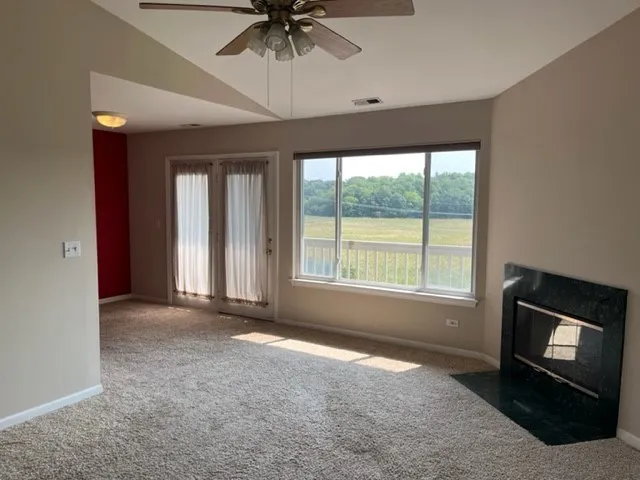 $1,950 | 290 Crestview Drive, Unit C, Wauconda, IL 60084