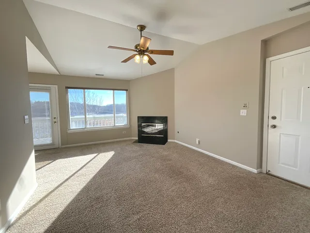 $1,950 | 290 Crestview Drive, Unit C, Wauconda, IL 60084