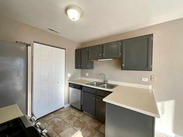 $1,950 | 290 Crestview Drive, Unit C, Wauconda, IL 60084