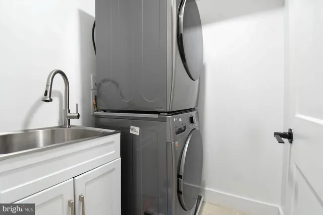 a close view of sink and tap