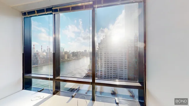 $6,000 | 525 East 72nd Street, Unit 15G | Lenox Hill