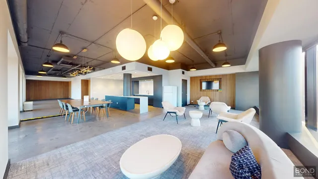 $6,000 | 525 East 72nd Street, Unit 15G | Lenox Hill