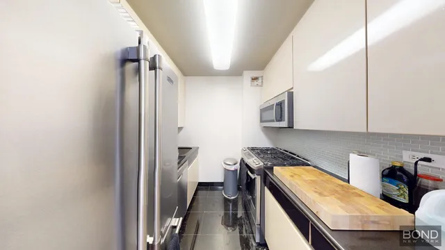 $6,000 | 525 East 72nd Street, Unit 15G | Lenox Hill