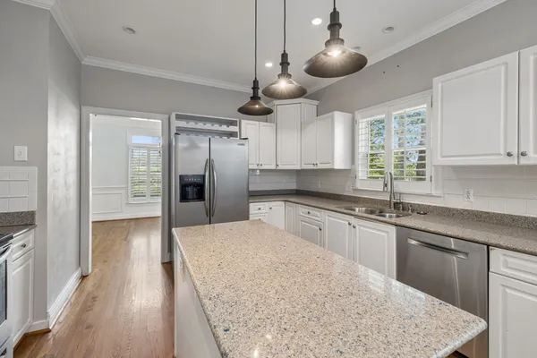 $1,250,000 | 230 Harding Place, Nashville, TN 37205